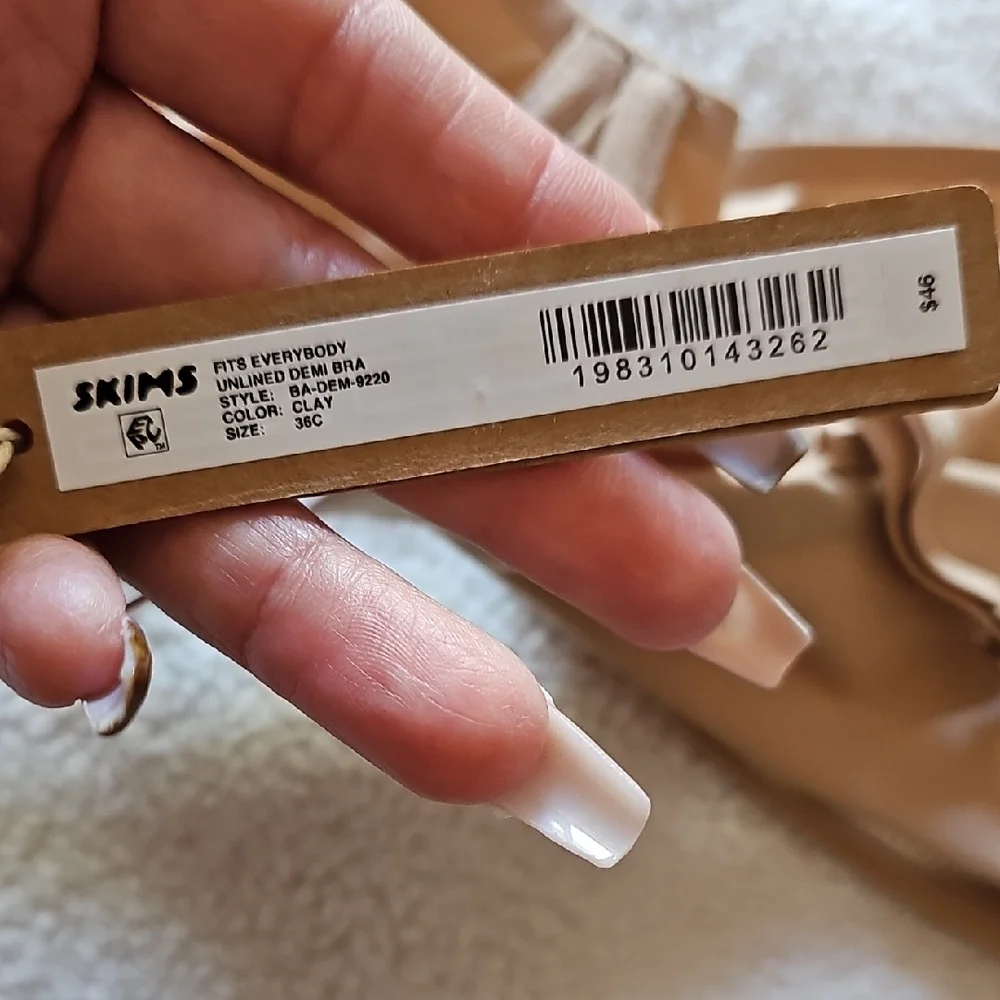 SKIMS Beige Underwire Bra - Picture 4 of 6